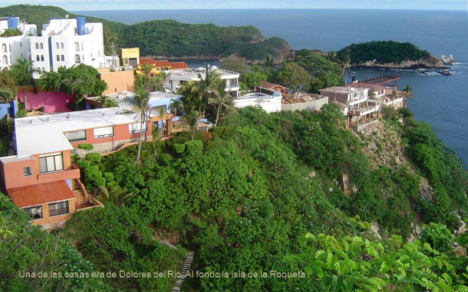 Una de las casas era de Dolores del Rio. Al fondo la Isla de la Roqueta