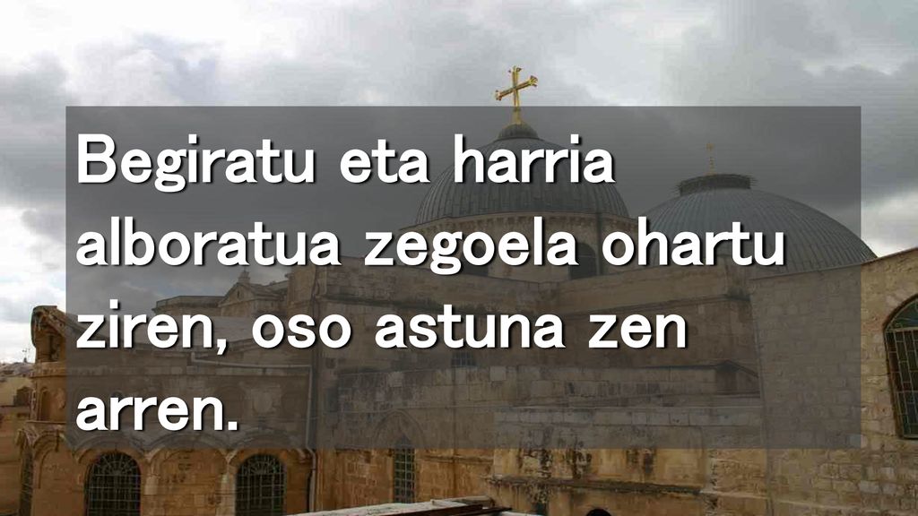 Begiratu eta harria alboratua zegoela ohartu ziren, oso astuna zen arren.
