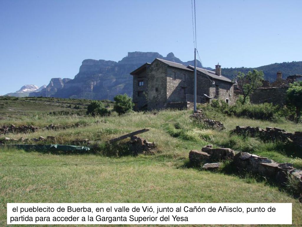 el pueblecito de Buerba, en el valle de Vió, junto al Cañón de Añisclo, punto de partida para acceder a la Garganta Superior del Yesa