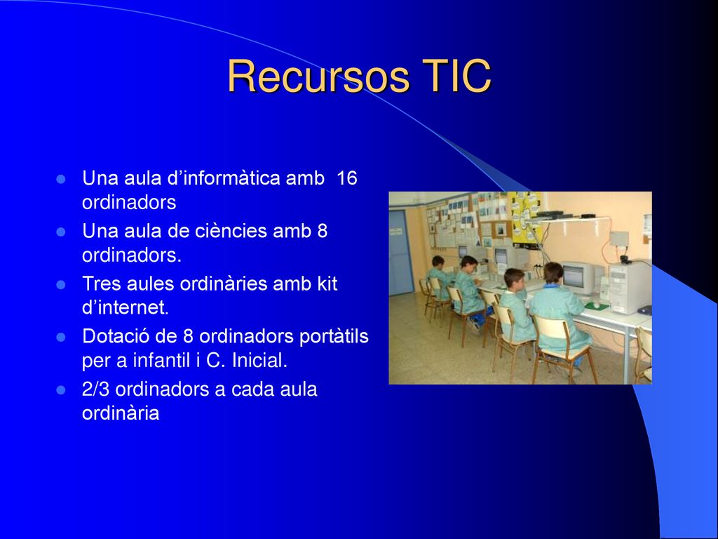 Recursos TIC Una aula d’informàtica amb 16 ordinadors
