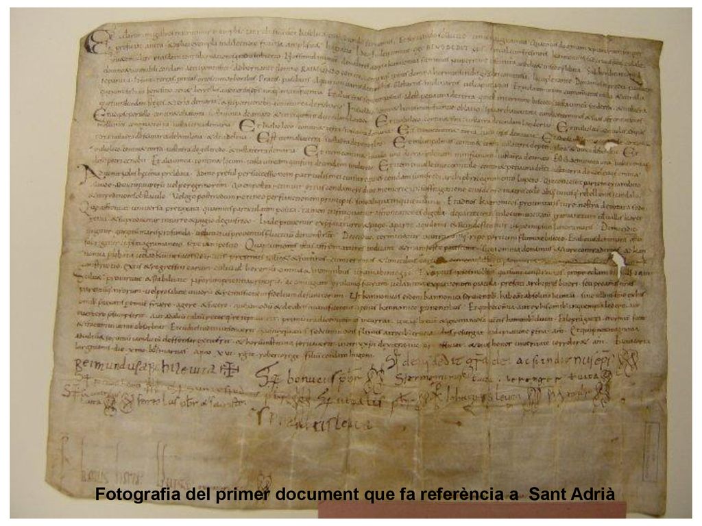 Fotografia del primer document que fa referència a Sant Adrià