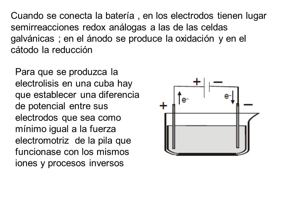 Cuando se conecta la batería , en los electrodos tienen lugar semirreacciones redox análogas a las de las celdas galvánicas ; en el ánodo se produce la oxidación y en el cátodo la reducción