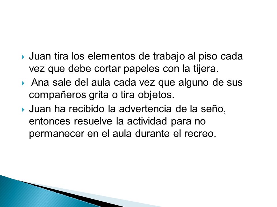 Juan tira los elementos de trabajo al piso cada vez que debe cortar papeles con la tijera.