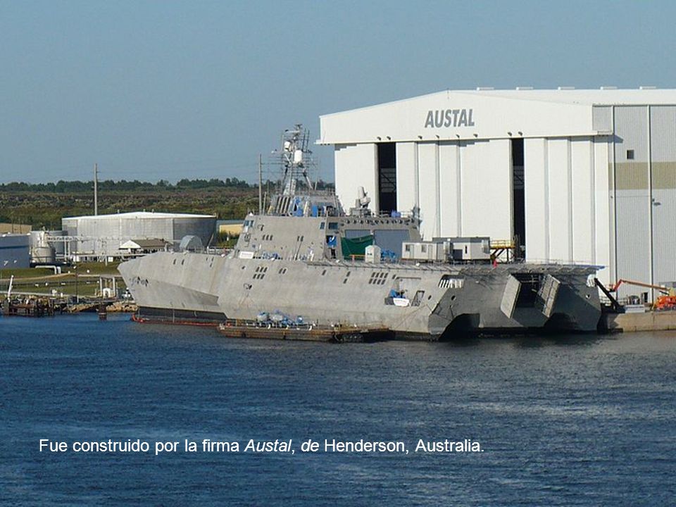 Fue construido por la firma Austal, de Henderson, Australia.