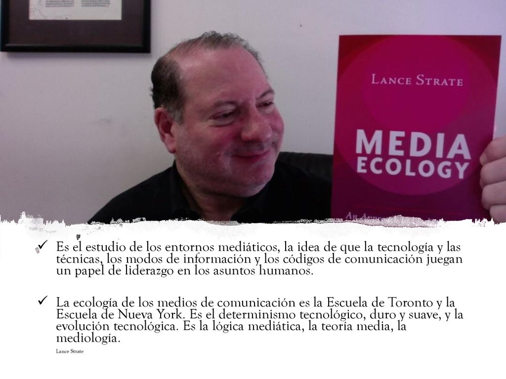 Es el estudio de los entornos mediáticos, la idea de que la tecnología y las técnicas, los modos de información y los códigos de comunicación juegan un papel de liderazgo en los asuntos humanos.