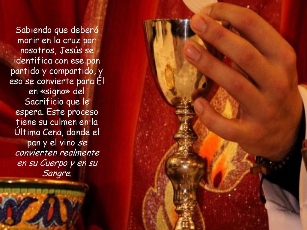 Sabiendo que deberá morir en la cruz por nosotros, Jesús se identifica con ese pan partido y compartido, y eso se convierte para Él en «signo» del Sacrificio que le espera.