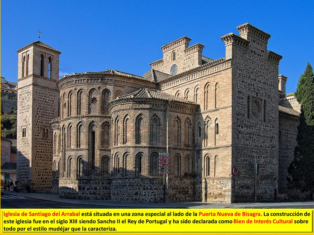 Iglesia de Santiago del Arrabal está situada en una zona especial al lado de la Puerta Nueva de Bisagra.