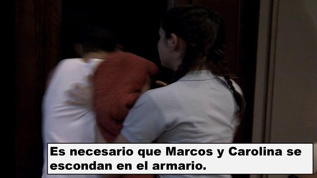 Es necesario que Marcos y Carolina se escondan en el armario.