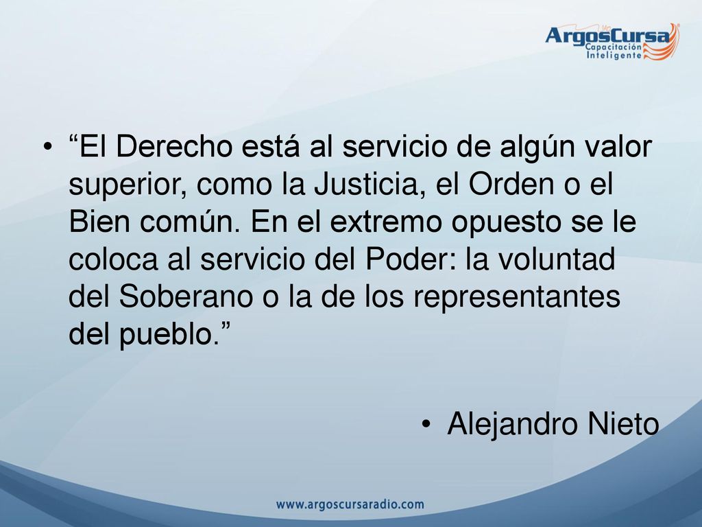 El Derecho está al servicio de algún valor superior, como la Justicia, el Orden o el Bien común. En el extremo opuesto se le coloca al servicio del Poder: la voluntad del Soberano o la de los representantes del pueblo.