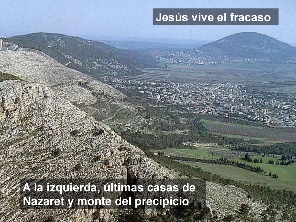 Jesús vive el fracaso A la izquierda, últimas casas de Nazaret y monte del precipicio