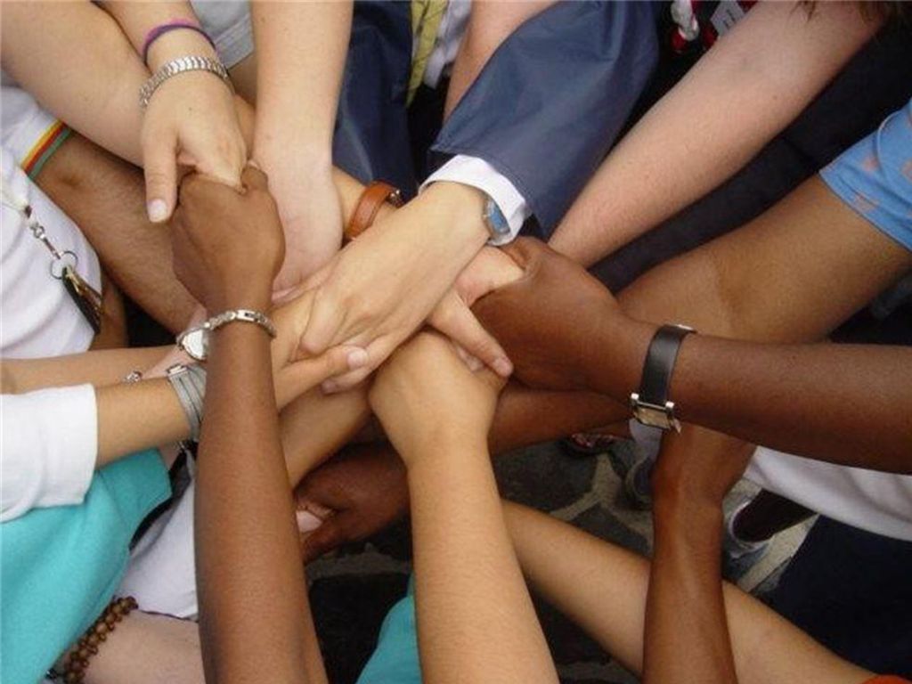¡ QUE VIVAMOS EN PAZ! ME PREPARO A COMULGAR DANDO LA MANO A MI HERMANO DE FE paz