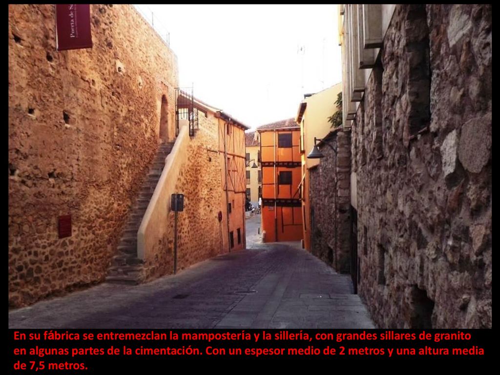 En su fábrica se entremezclan la mampostería y la sillería, con grandes sillares de granito en algunas partes de la cimentación.
