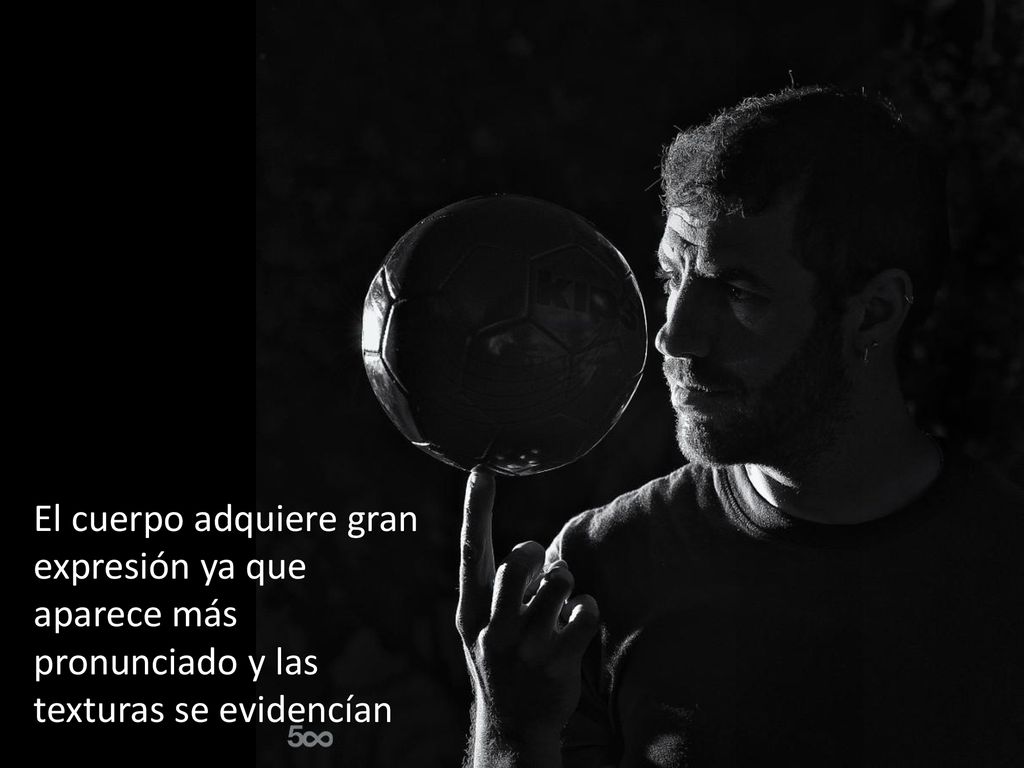 El cuerpo adquiere gran expresión ya que aparece más pronunciado y las texturas se evidencían