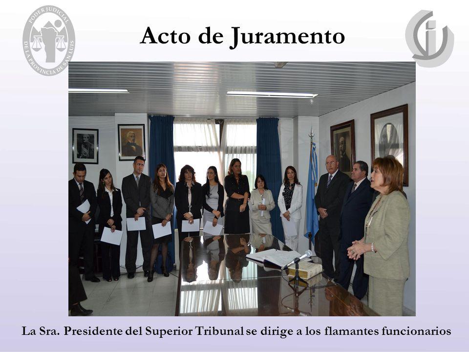 Acto de Juramento La Sra. Presidente del Superior Tribunal se dirige a los flamantes funcionarios