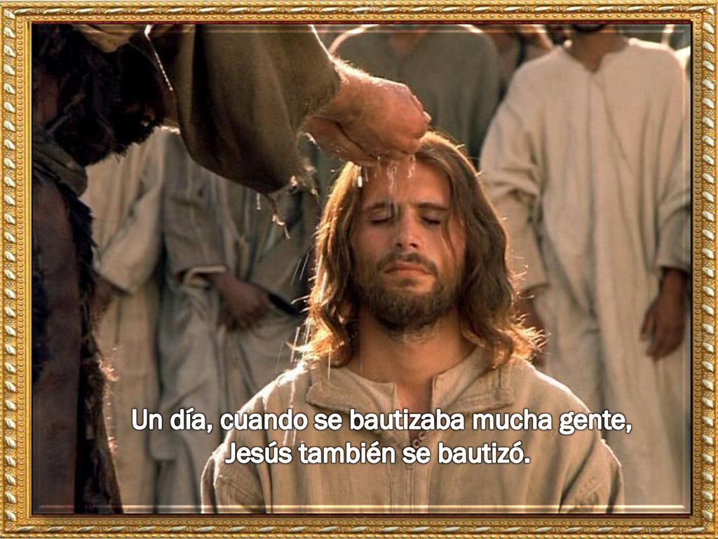 Un día, cuando se bautizaba mucha gente, Jesús también se bautizó.