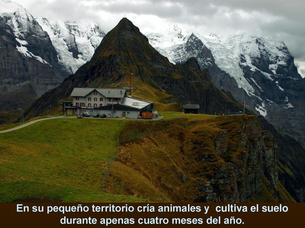 En su pequeño territorio cría animales y cultiva el suelo durante apenas cuatro meses del año.