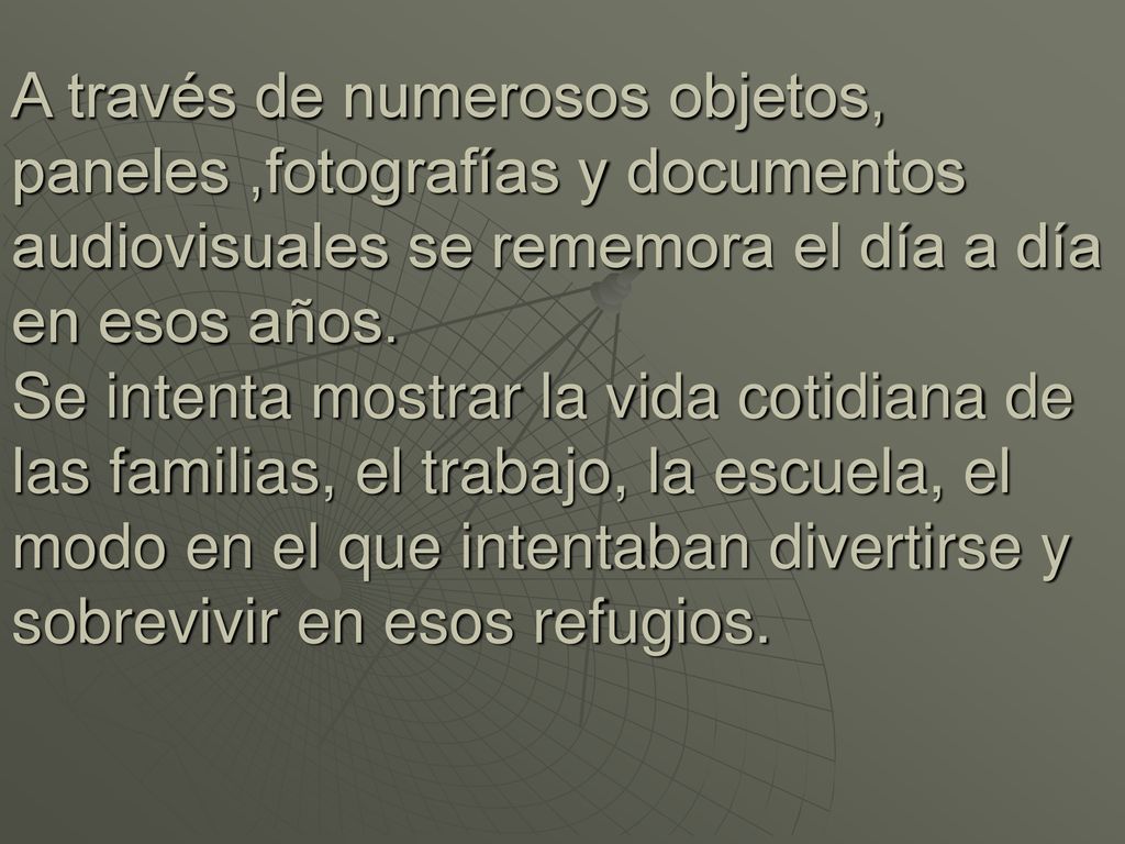 A través de numerosos objetos, paneles ,fotografías y documentos audiovisuales se rememora el día a día en esos años.