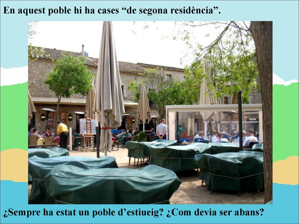 En aquest poble hi ha cases de segona residència .