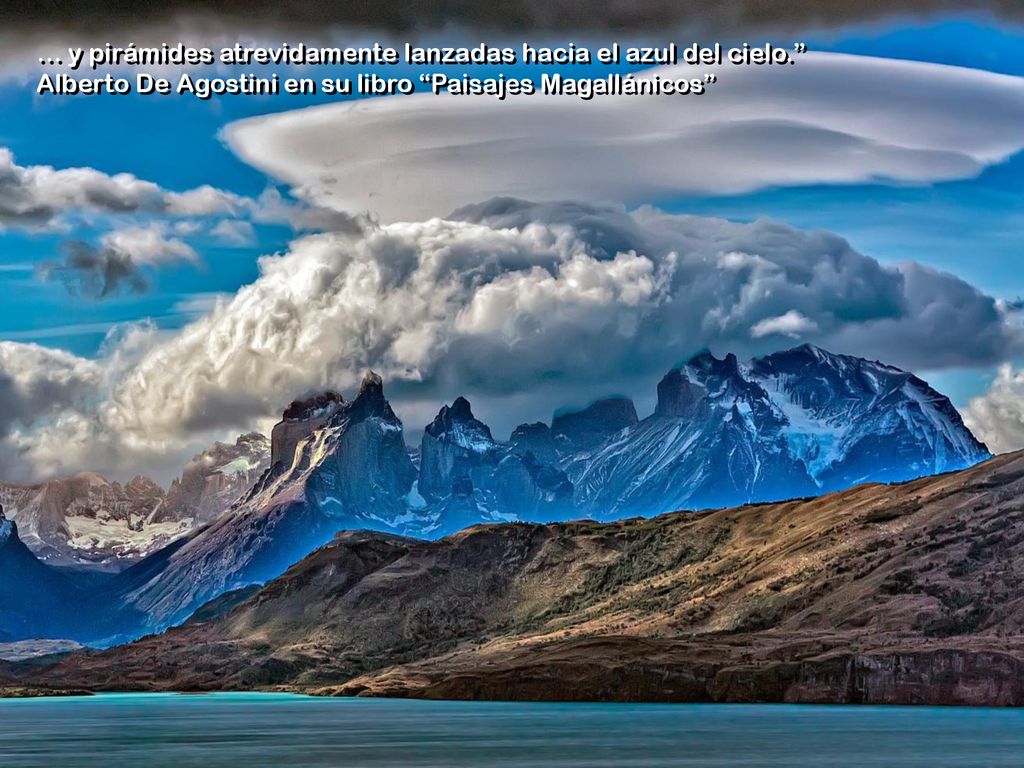 … y pirámides atrevidamente lanzadas hacia el azul del cielo