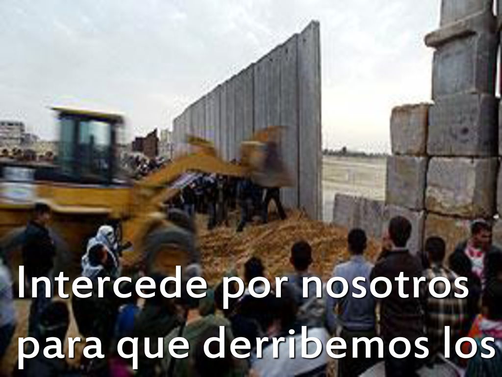 Intercede por nosotros para que derribemos los muros de egoísmo,