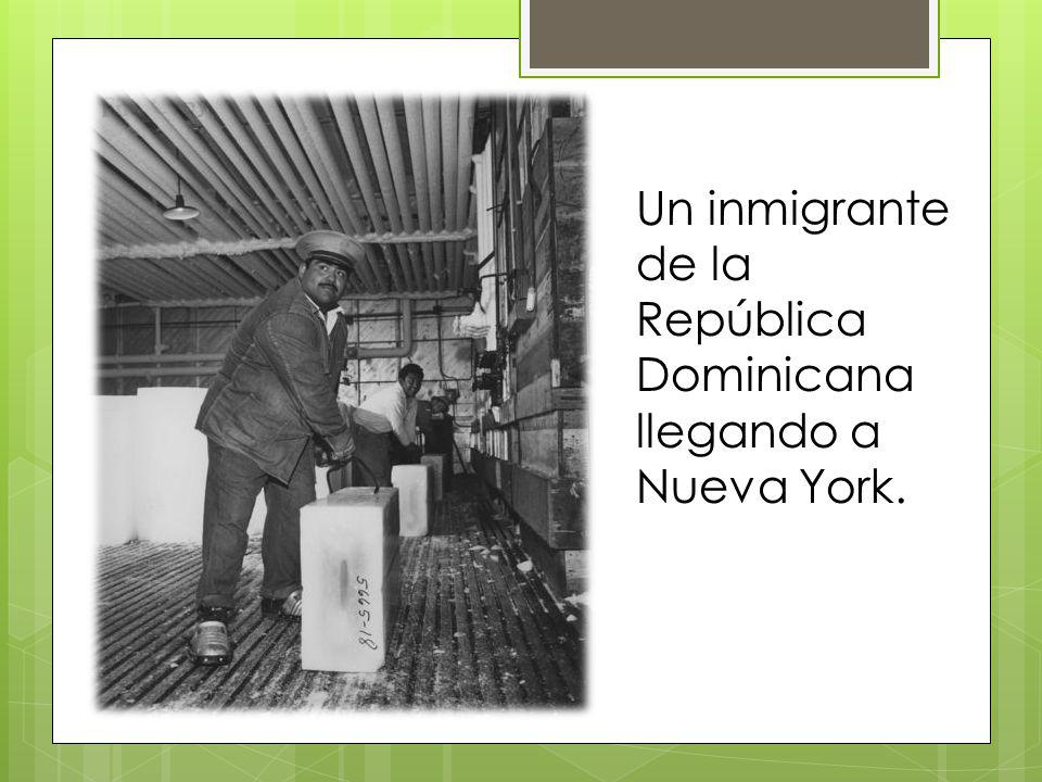 Un inmigrante de la República Dominicana llegando a Nueva York.