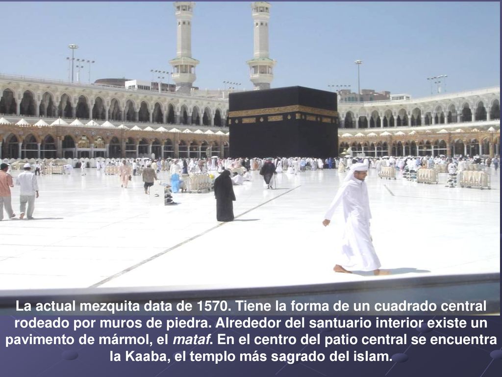 La actual mezquita data de Tiene la forma de un cuadrado central