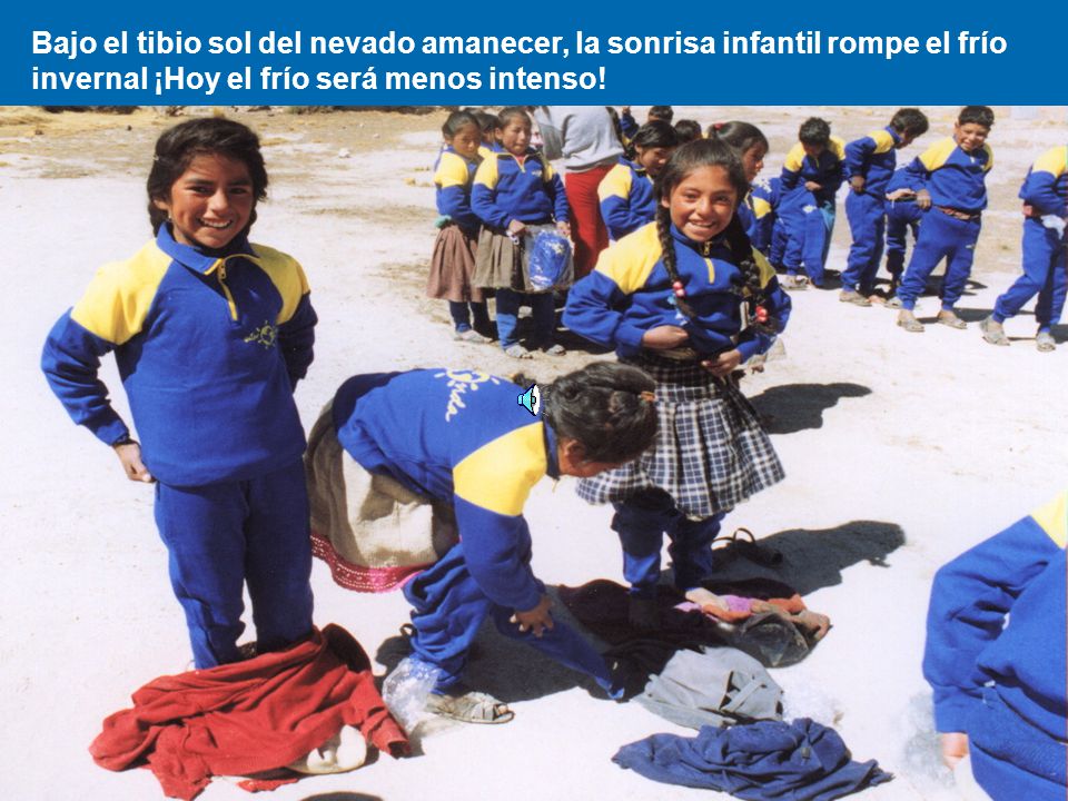 Bajo el tibio sol del nevado amanecer, la sonrisa infantil rompe el frío invernal ¡Hoy el frío será menos intenso!