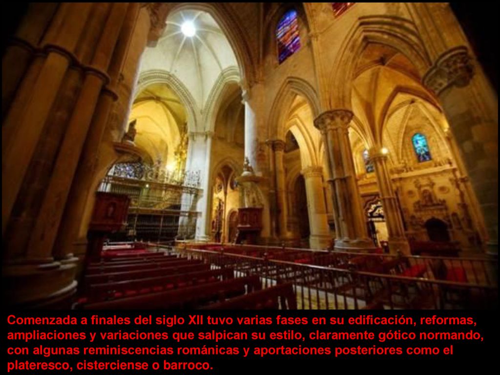 Comenzada a finales del siglo XII tuvo varias fases en su edificación, reformas, ampliaciones y variaciones que salpican su estilo, claramente gótico normando, con algunas reminiscencias románicas y aportaciones posteriores como el plateresco, cisterciense o barroco.