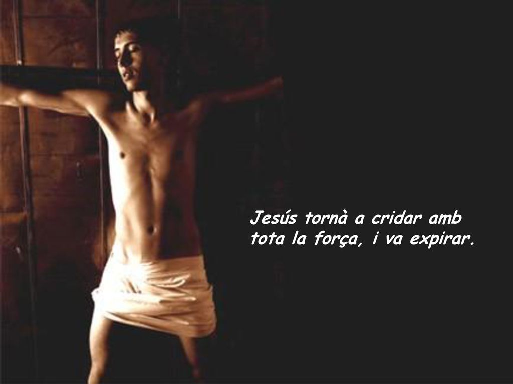 Jesús tornà a cridar amb tota la força, i va expirar.