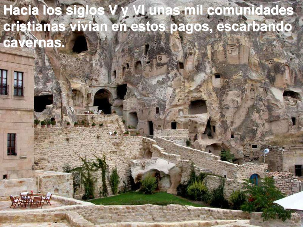 Hacia los siglos V y VI unas mil comunidades cristianas vivían en estos pagos, escarbando cavernas.
