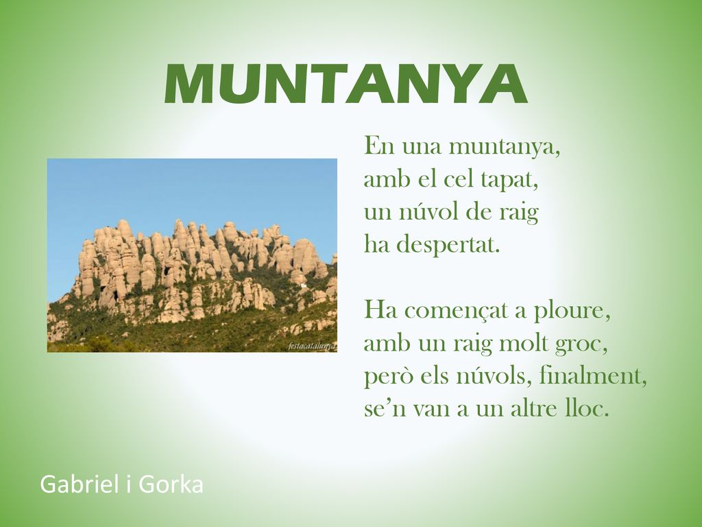 MUNTANYA En una muntanya, amb el cel tapat, un núvol de raig