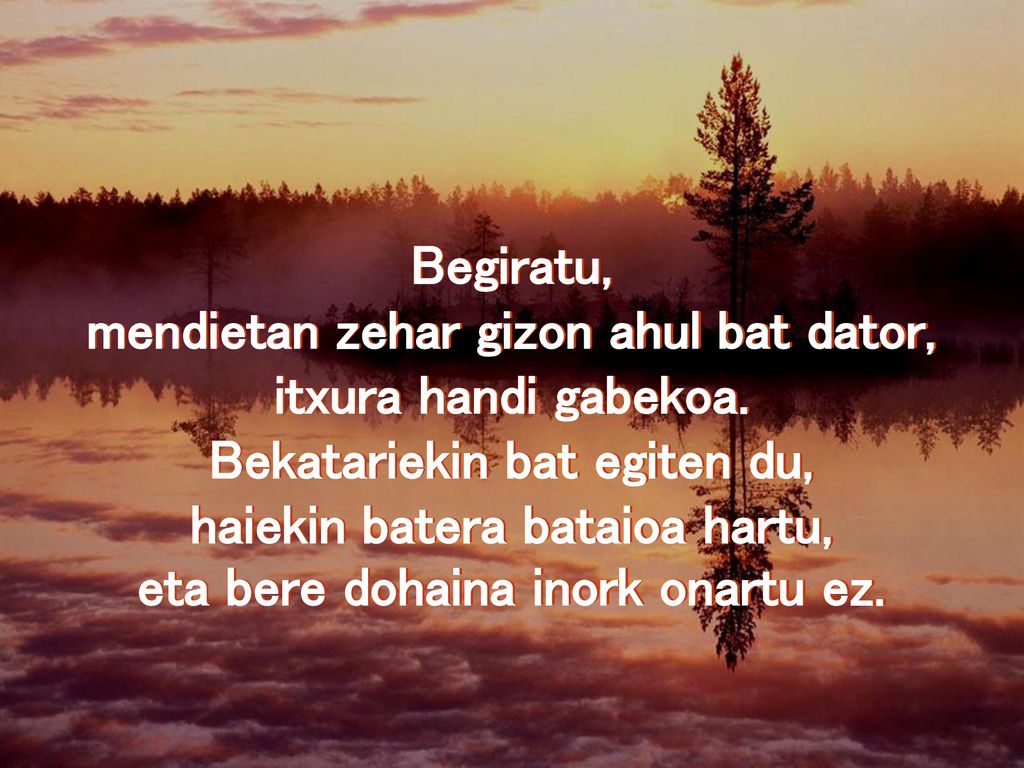 mendietan zehar gizon ahul bat dator, itxura handi gabekoa.