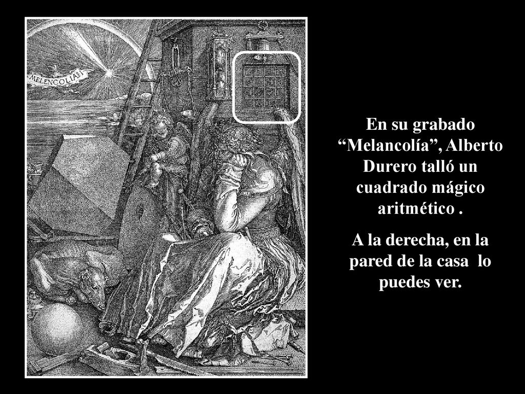 A la derecha, en la pared de la casa lo puedes ver.