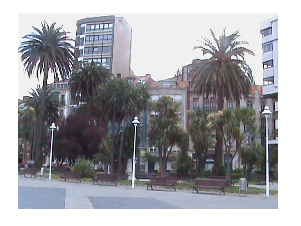 (This photo is from Gijon)The aim of this lesson is to begin to describe places using ‘es’, ‘esta’, tiene and hay.