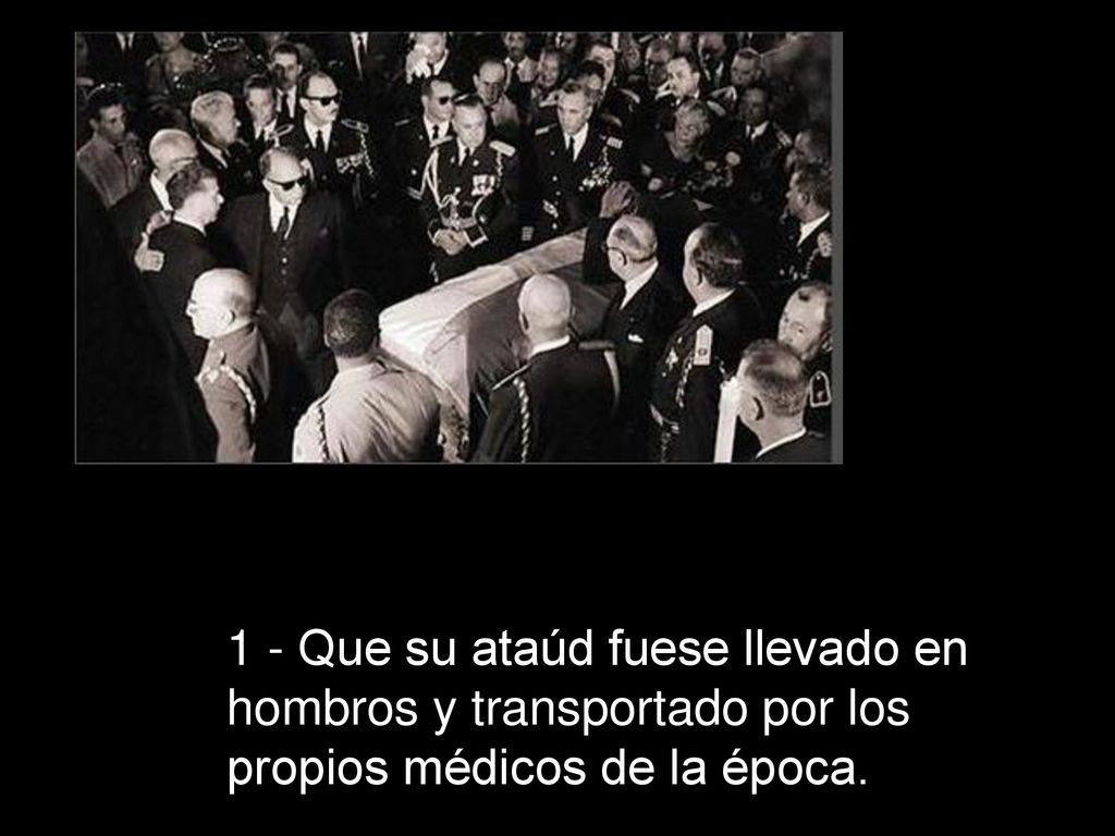 1 - Que su ataúd fuese llevado en hombros y transportado por los propios médicos de la época.