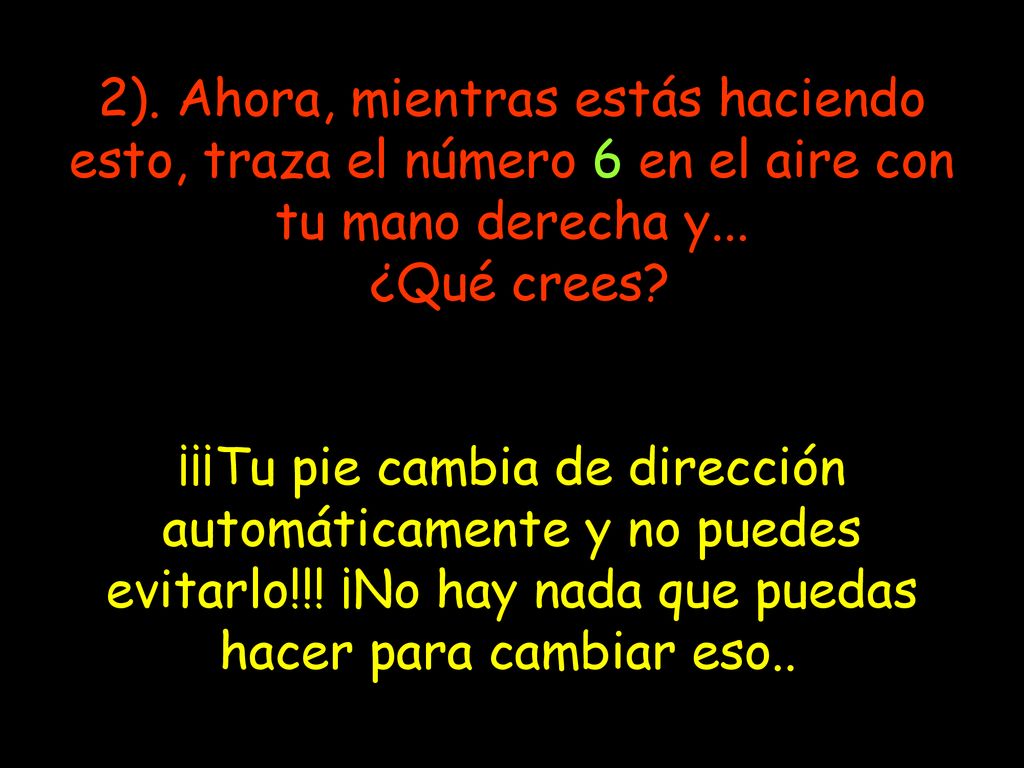2). Ahora, mientras estás haciendo esto, traza el número 6 en el aire con tu mano derecha y...