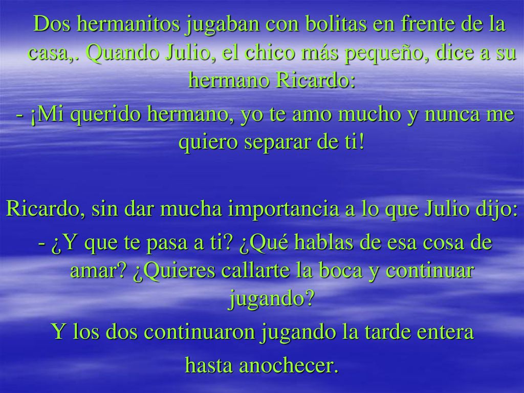 Dos hermanitos jugaban con bolitas en frente de la casa,