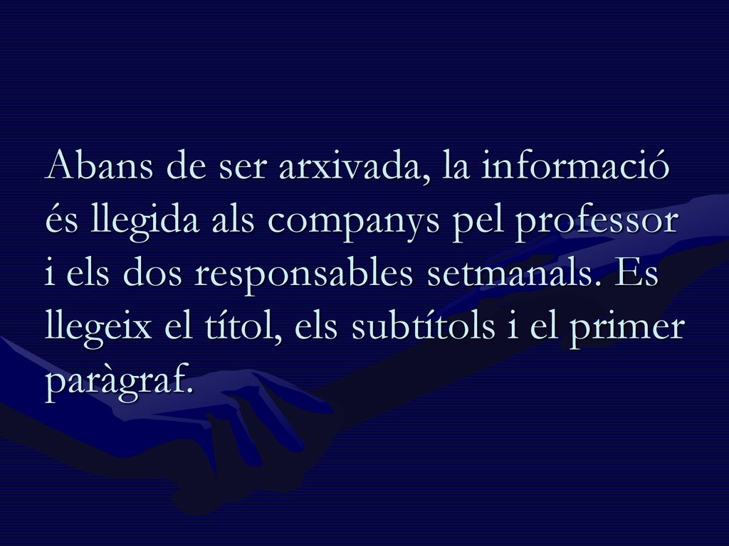 Abans de ser arxivada, la informació és llegida als companys pel professor i els dos responsables setmanals.