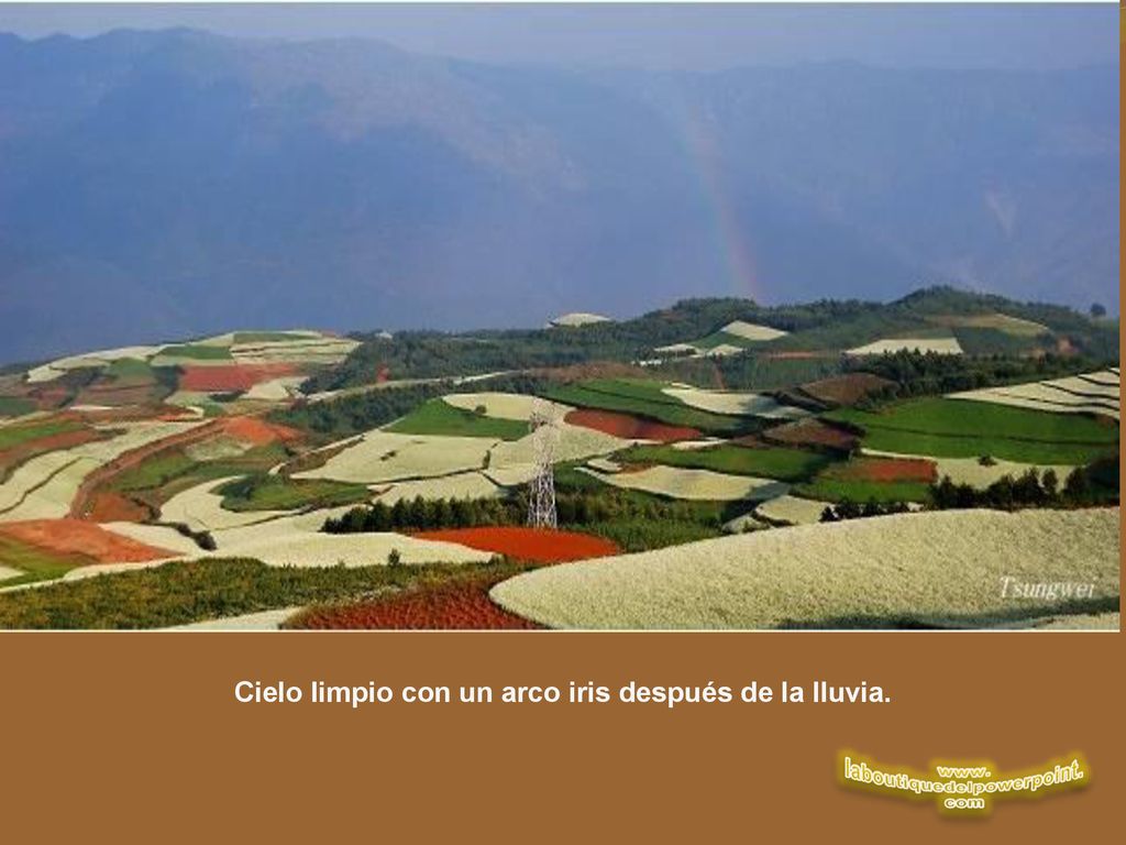Cielo limpio con un arco iris después de la lluvia.