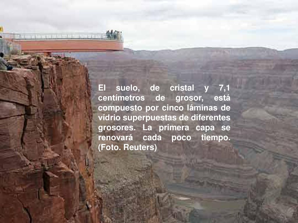 El suelo, de cristal y 7,1 centímetros de grosor, está compuesto por cinco láminas de vídrio superpuestas de diferentes grosores.