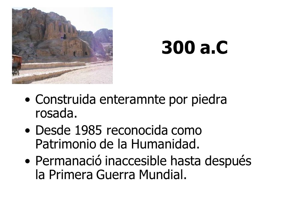 300 a.C Construida enteramnte por piedra rosada.