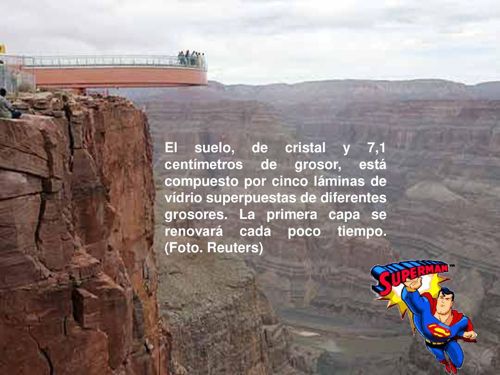 El suelo, de cristal y 7,1 centímetros de grosor, está compuesto por cinco láminas de vídrio superpuestas de diferentes grosores.