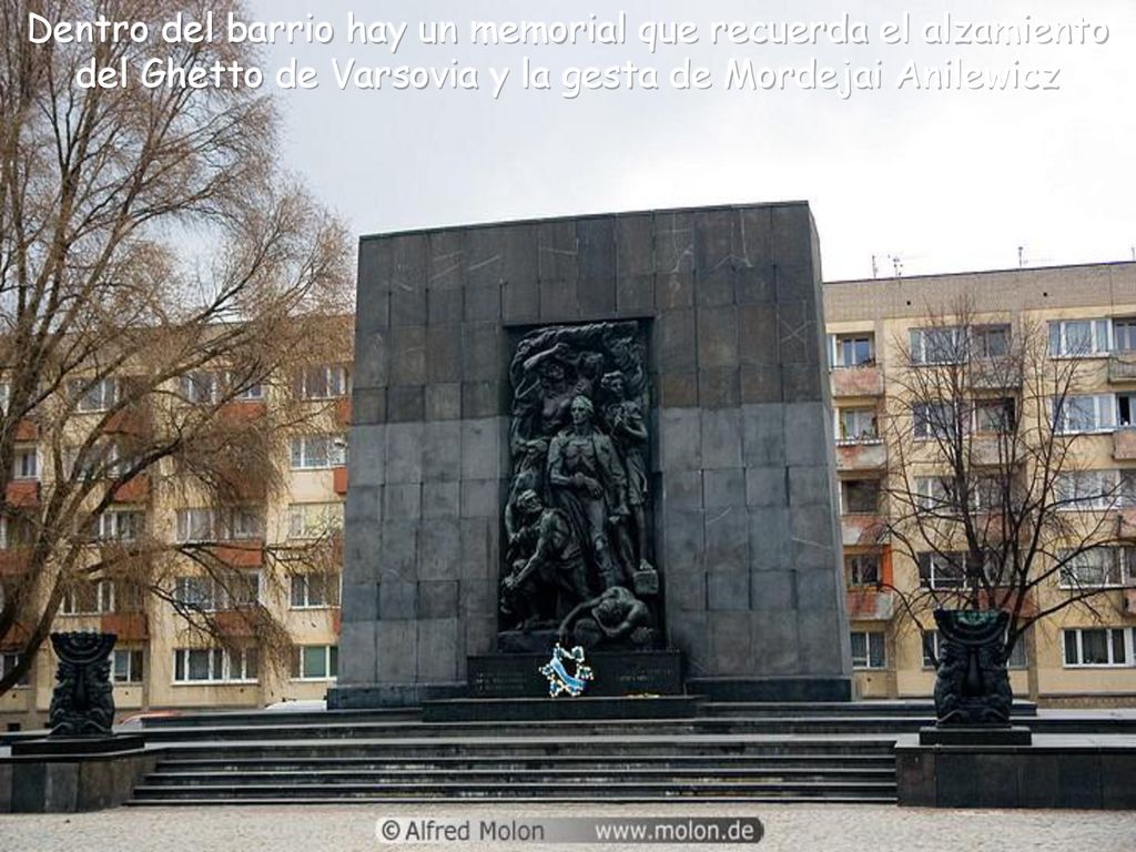 Dentro del barrio hay un memorial que recuerda el alzamiento del Ghetto de Varsovia y la gesta de Mordejai Anilewicz