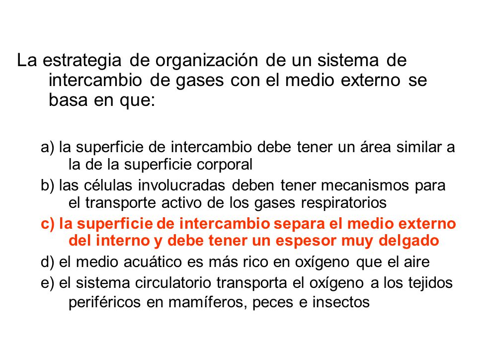 La estrategia de organización de un sistema de intercambio de gases con el medio externo se basa en que: