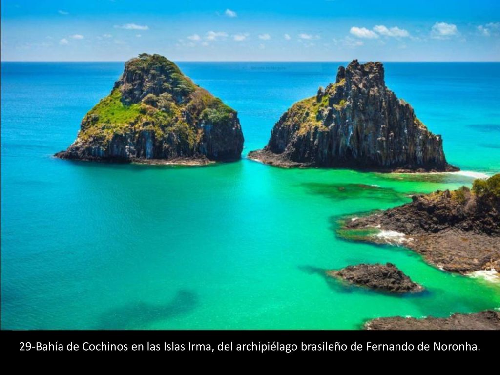 29-Bahía de Cochinos en las Islas Irma, del archipiélago brasileño de Fernando de Noronha.