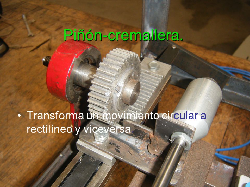 Piñón-cremallera. Transforma un movimiento circular a rectilíneo y viceversa.