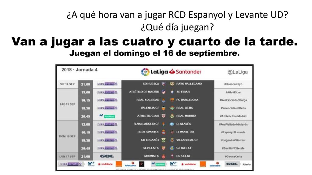 Van a jugar a las cuatro y cuarto de la tarde.