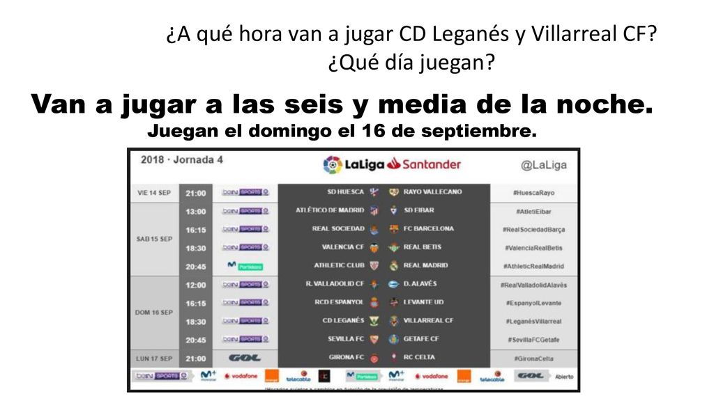 Van a jugar a las seis y media de la noche.
