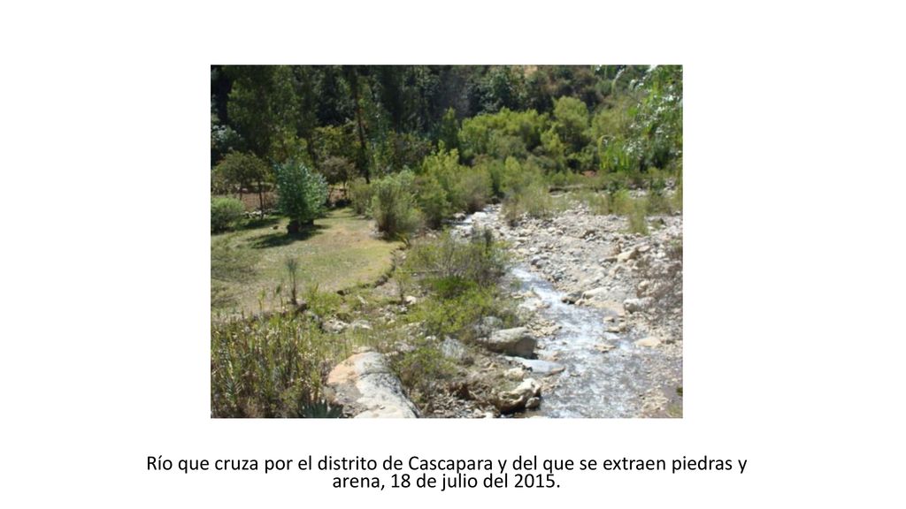 Río que cruza por el distrito de Cascapara y del que se extraen piedras y arena, 18 de julio del 2015.