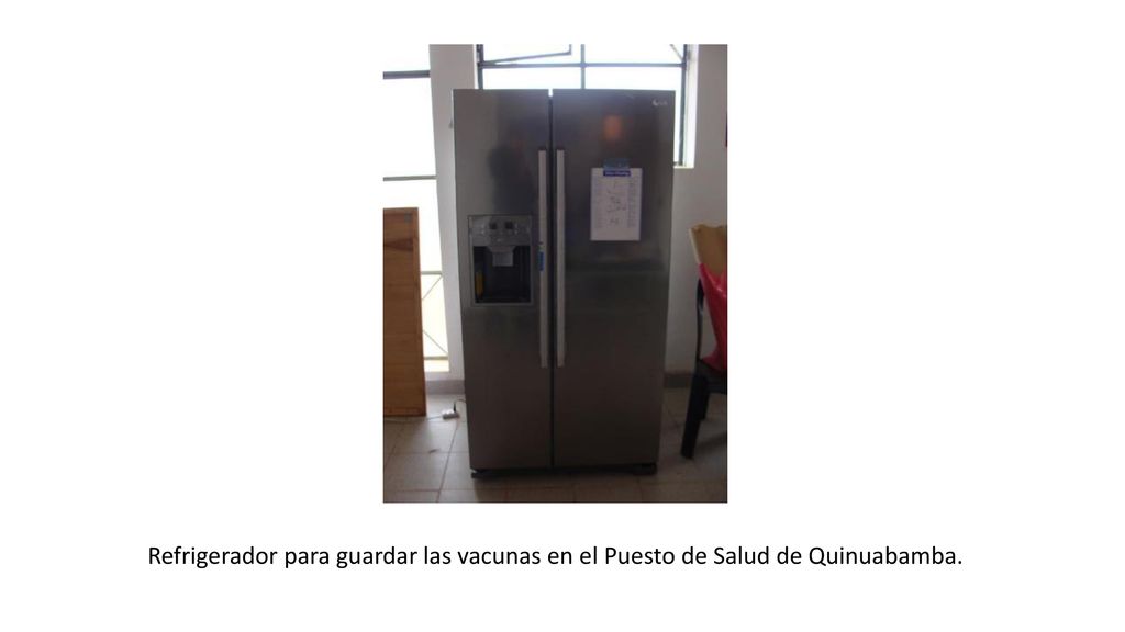 Refrigerador para guardar las vacunas en el Puesto de Salud de Quinuabamba.